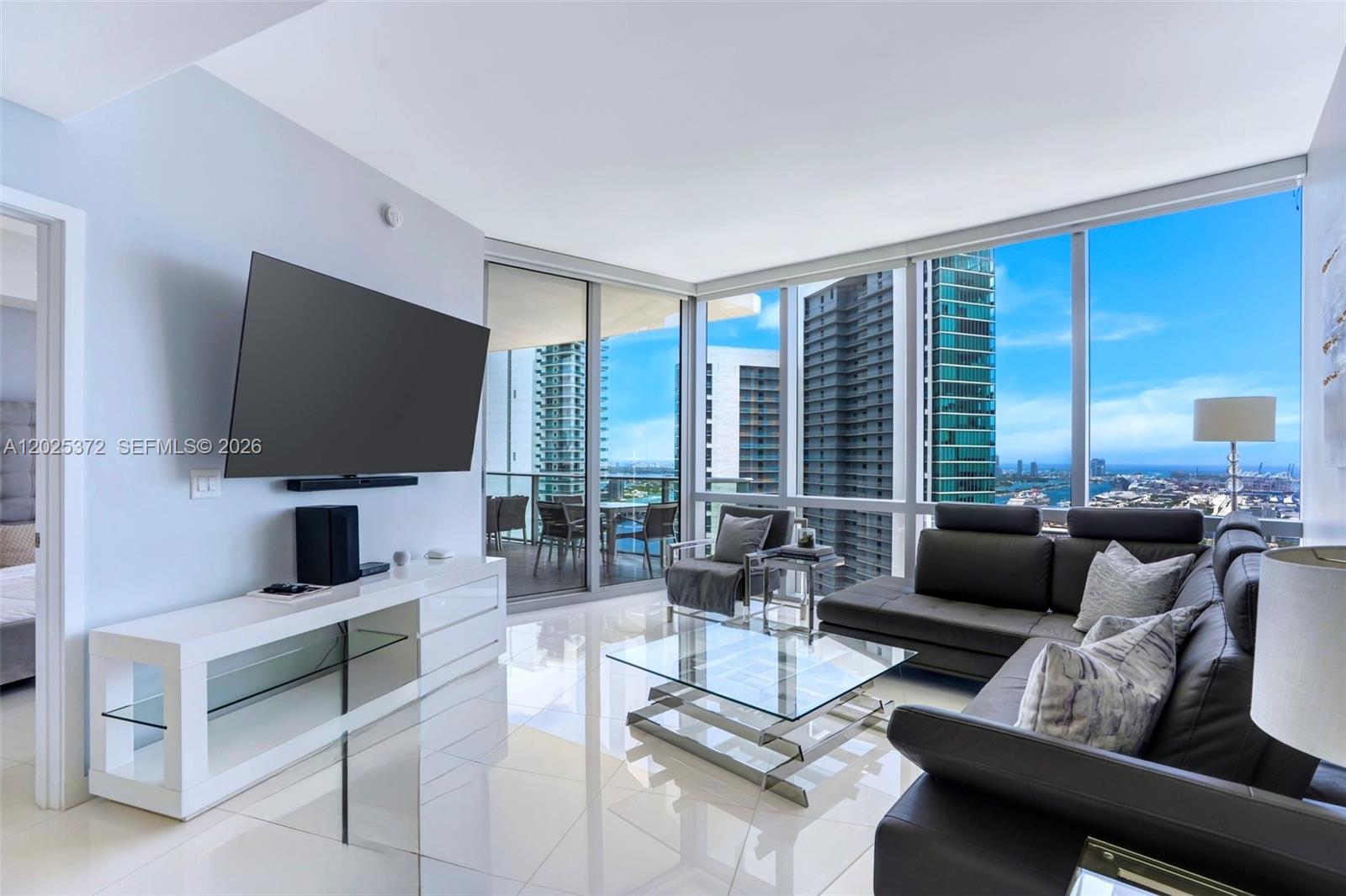 851 NE 1st Ave # 3909, Miami, FL 33132